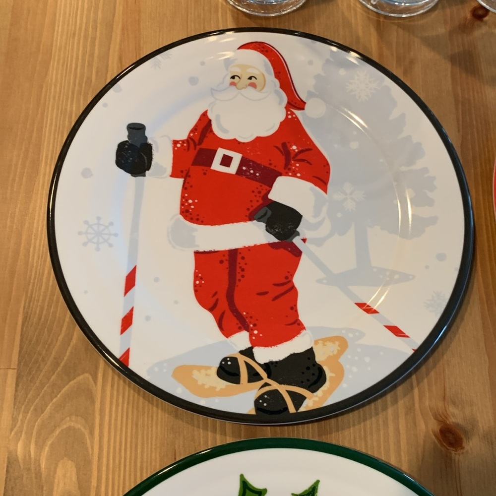 Set of 4 Christmas Plates and 4 Christmas Cups - Picture 6 of 10